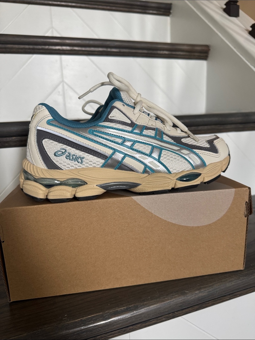 ASICS GEL NYC Women’s Cream/ Blue Teal Sneakers size 7 - Picture 3 of 7